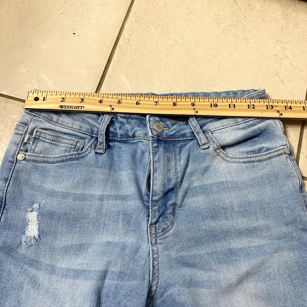 Judy Blue Boyfriend Fit Distressed Light Wash Jeans Shredded Raw Hem Size 5/27 - Picture 6 of 10
